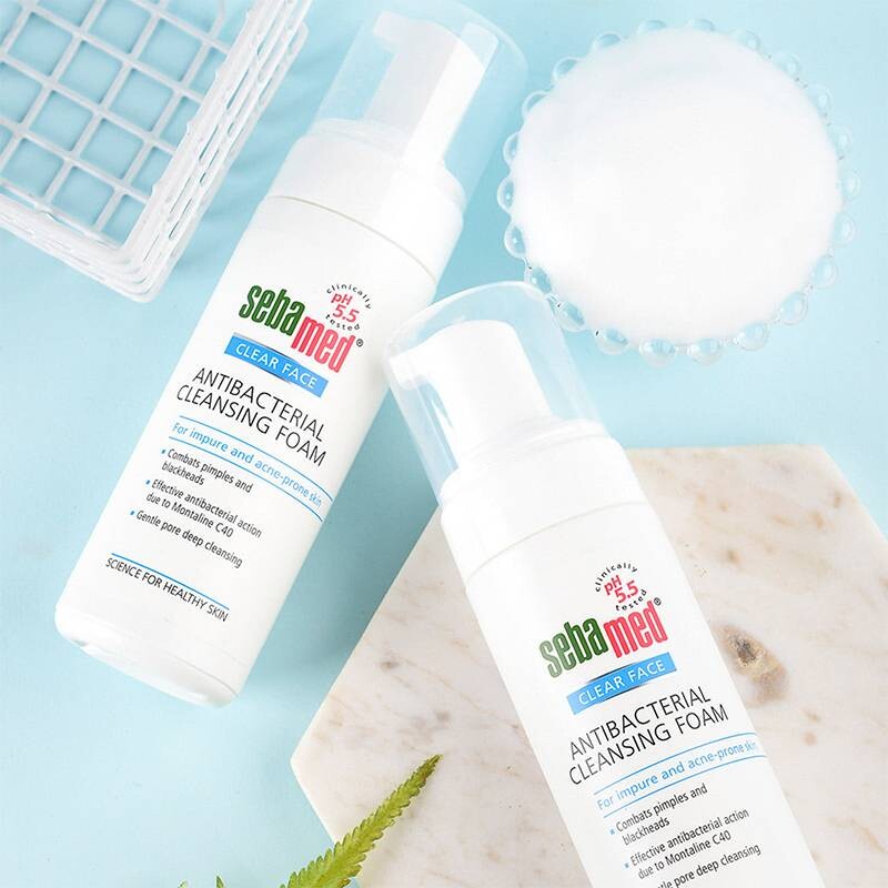Sữa rửa mặt trị mụn Sebamed pH 5.5 được nhập khẩu 100% từ Đức giúp làm sạch sâu bụi bẩn, bã nhờn trên bề mặt da dịu nhẹ.