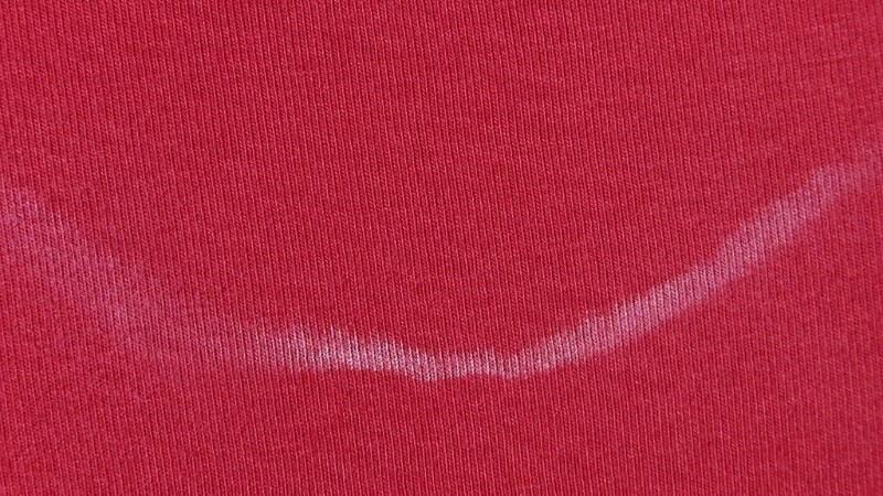 Mồ hôi muối tốt hay xấu? Đôi khi, ra mồ hôi muối nhiều khiến cơ thể mất chất điện giải và để lại những vệt trắng trên quần áo khó chịu.