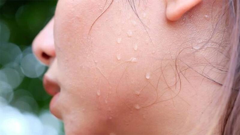 Nên dùng sữa rửa mặt khi nào? 4 - 4 Nên dùng sữa rửa mặt khi nào? Ngoài hai buổi sáng tối, có thể dùng thêm trong môi trường bụi bẩn, toát nhiều mồ hôi.