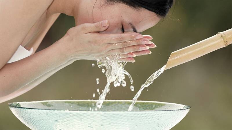 Rửa mặt nhiều có tốt không? 4 - 4 Rửa mặt nhiều có tốt không? Nên dùng sữa rửa mặt lúc nào?