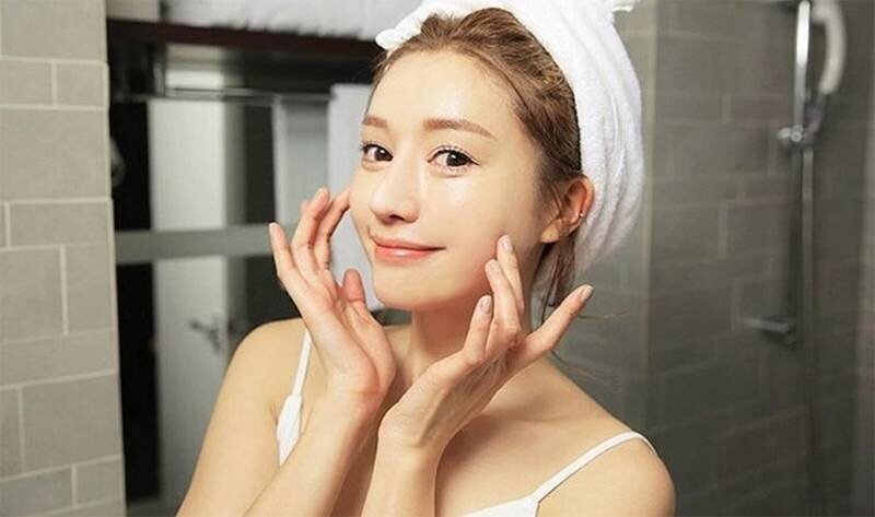 Hướng dẫn cách chọn sữa rửa mặt không bọt phù hợp với từng loại da.