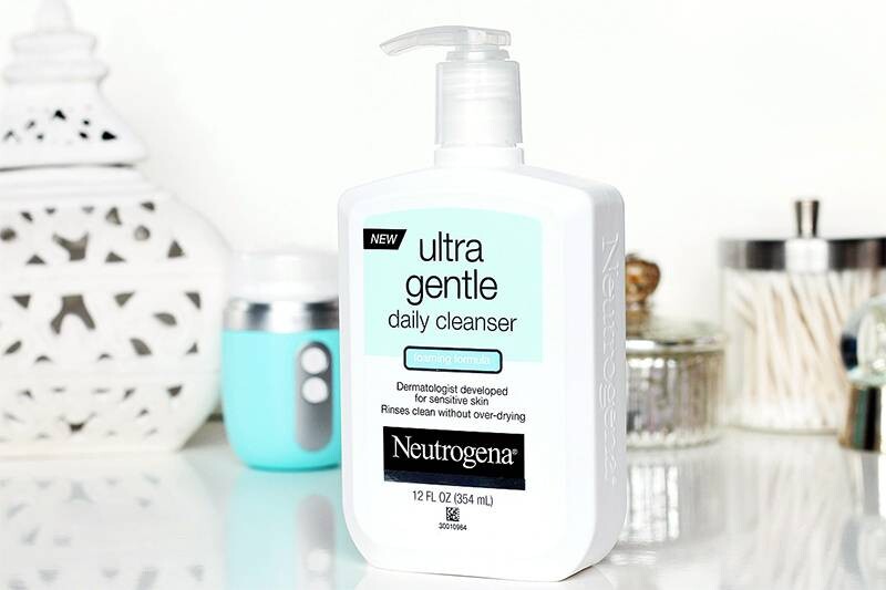 Sữa rửa mặt không bọt Neutrogena Ultra Gentle Daily Cleanser không làm khô da.