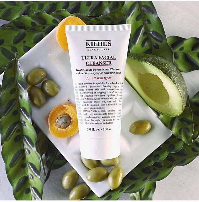 Sữa rửa mặt không bọt Kiehl làm sạch sâu cho da.