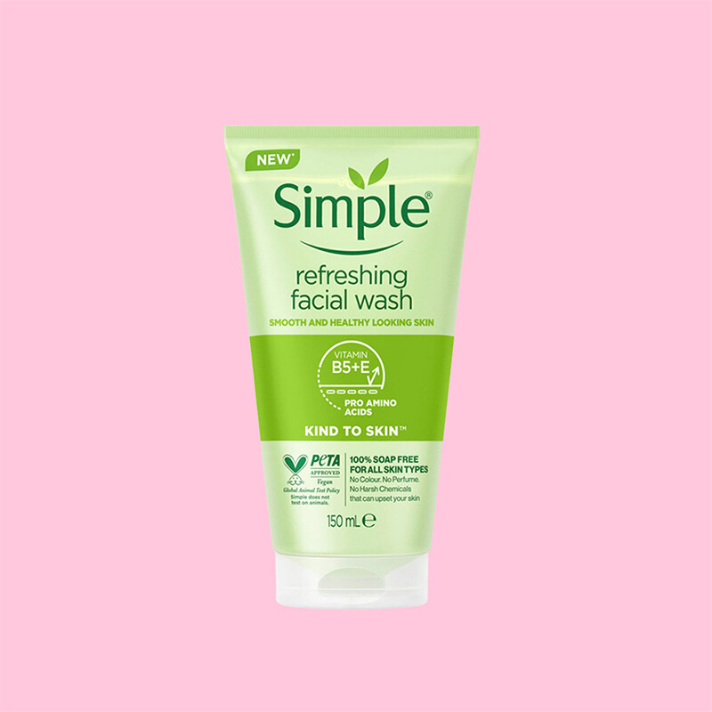 Sữa rửa mặt Simple Refreshing Facial Wash không bọt dịu nhẹ.
