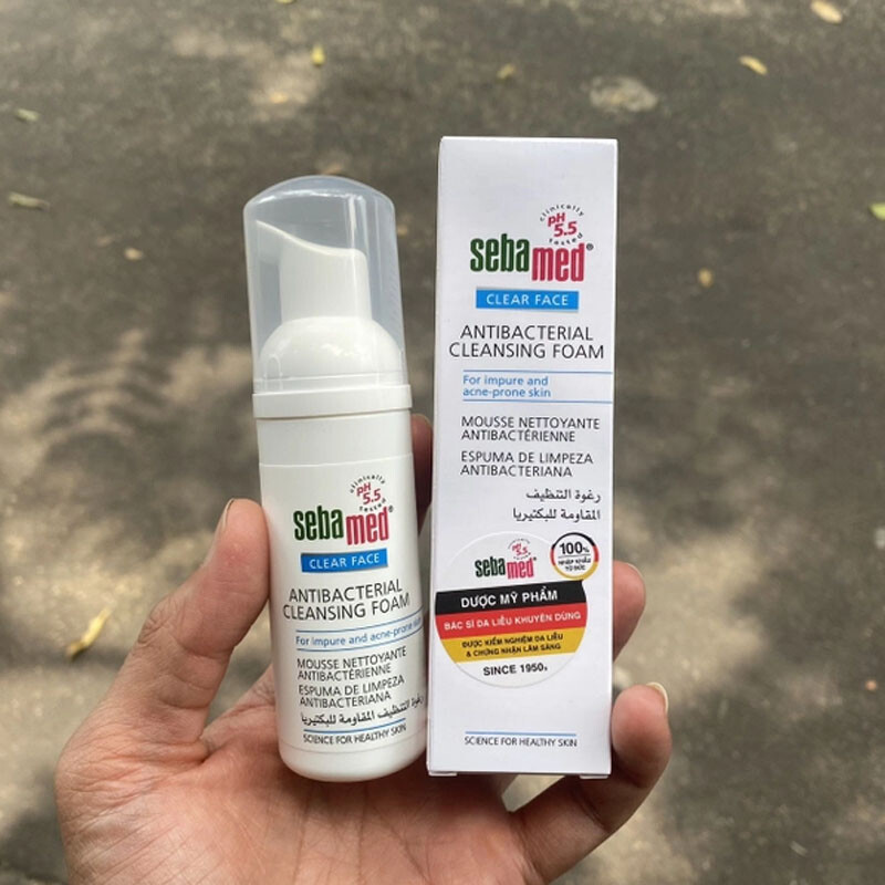 Sua Rua Mat Tao Bot Giup Khang Khuan Giam Mun Sebamed