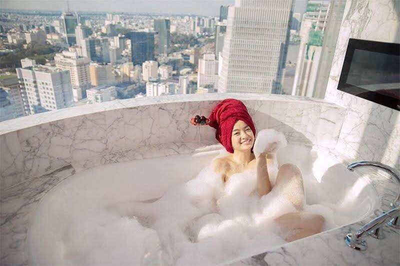 Người lớn tắm sữa tắm em bé được không? 2 - 2 Người lớn tắm sữa tắm em bé được không? Vẫn dùng được, đặc biệt với những ai da nhạy cảm.