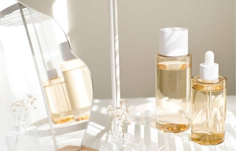 Nước cân bằng da là gì? Cách sử dụng nước cân bằng da hiệu quả nhất 2 - 2 Nước cân bằng da là gì? Sự khác biệt giữa nước cân bằng da và nước hoa hồng.