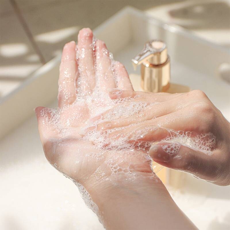 Sau sinh có được tắm sữa tắm không? Cách chọn sữa tắm an toàn cho phụ nữ sau sinh 4 - 4 Sau sinh có được tắm sữa tắm không? Một số lời khuyên về cách dùng sữa tắm trong giai đoạn sau sinh.