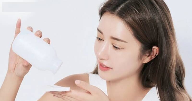 Nước hoa hồng có tẩy trang được không? Quy trình chăm sóc da đúng cách với nước hoa hồng và nước tẩy trang.