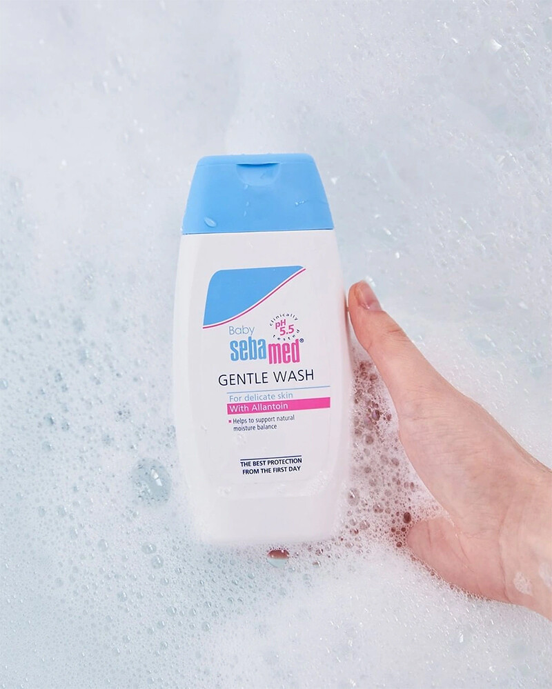 Sữa tắm em bé là gì? Rửa mặt bằng sữa tắm em bé có được không?