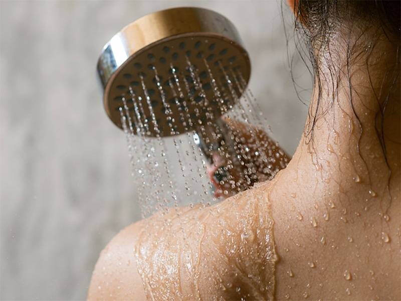 Khi da thiếu độ ẩm, hàng rào bảo vệ da bị suy yếu.