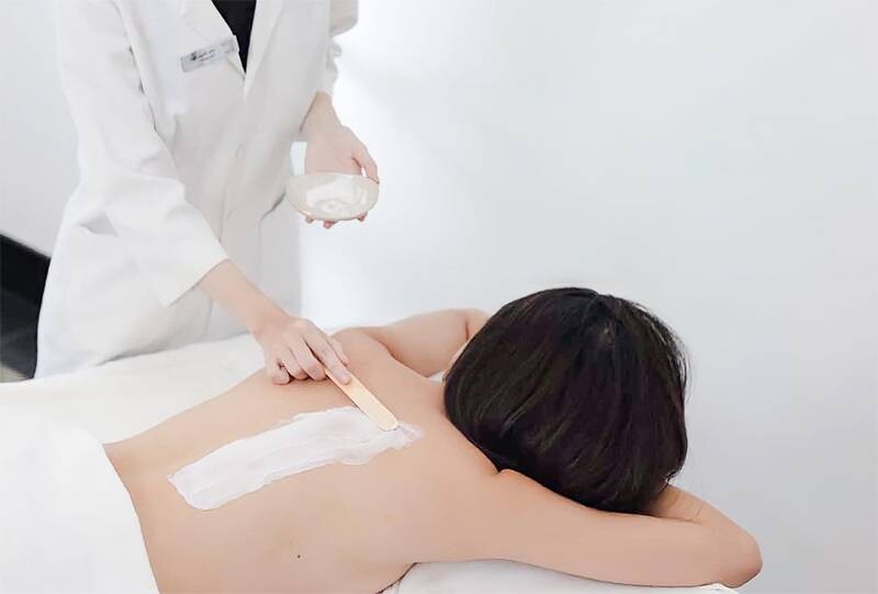 Mách các bạn cách hết thâm mụn lưng lâu năm.