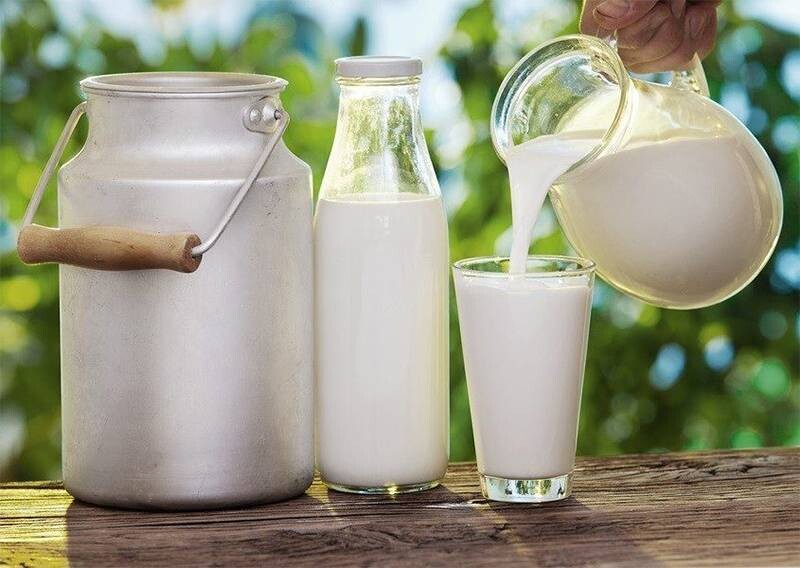 Bị vảy nến kiêng ăn gì? 3 - 3 Uống nhiều sữa có thể làm tăng tình trạng viêm của cơ thể.