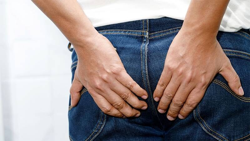 Bị ghẻ ở mông sẽ gây ra cảm giác ngứa ngáy, khó chịu.