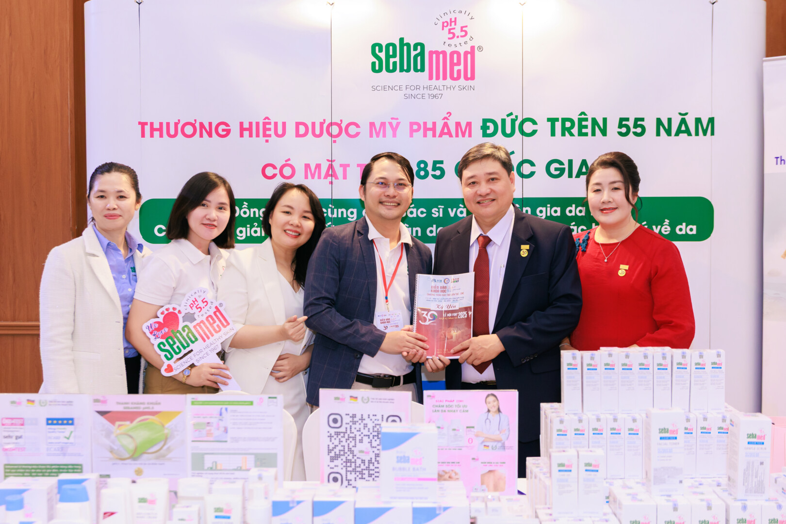 Sebamed đồng hành cùng các chuyên gia da liễu hàng đầu tại diễn đàn khoa học lần thứ 11 10 - 10 Sebamed đồng hành cùng các chuyên gia da liễu hàng đầu tại diễn đàn khoa học lần thứ 11