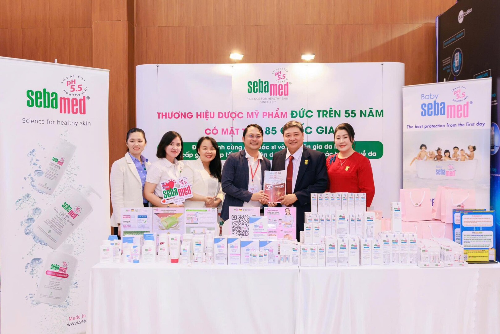 Sebamed đồng hành cùng các chuyên gia da liễu hàng đầu tại diễn đàn khoa học lần thứ 11 3 - 3 Sebamed đồng hành cùng các chuyên gia da liễu hàng đầu tại diễn đàn khoa học lần thứ 11