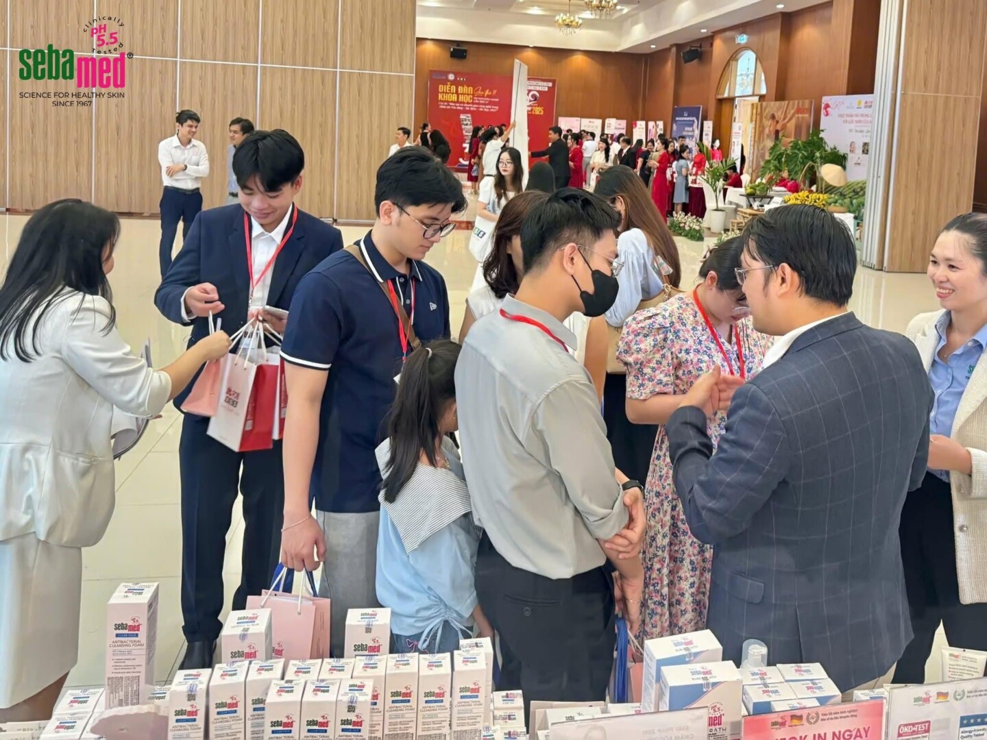 Sebamed đồng hành cùng các chuyên gia da liễu hàng đầu tại diễn đàn khoa học lần thứ 11 6 - 6 Sebamed đồng hành cùng các chuyên gia da liễu hàng đầu tại diễn đàn khoa học lần thứ 11