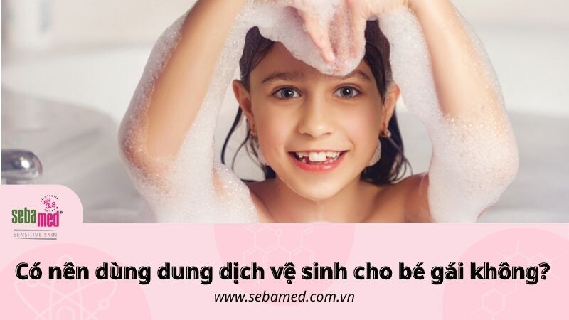 Co Nen Dung Dung Dich Ve Sinh Cho Be Gai