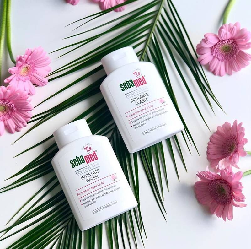 Cách chữa vùng kín bị hôi tại nhà lành mà hiệu quả là rửa vệ sinh sạch sẽ hàng ngày.